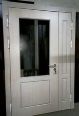 Фото полуторапольных дверей со стеклопакетом-5