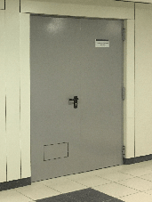 Фото технических дверей-21