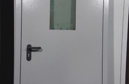 Фото однопольных дверей со стеклопакетом
