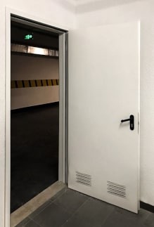 Открывание дверей по пожарной безопасности