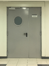 Фото полуторапольных дверей со стеклопакетом-3