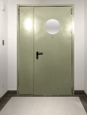 Фото полуторапольных дверей со стеклопакетом-4